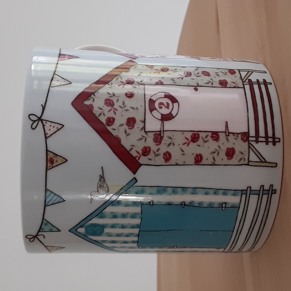 Queens by Churchill Gone to the Beach Fine Bone China Tea Coffee Cup 8 oz - Picture 2 of 10